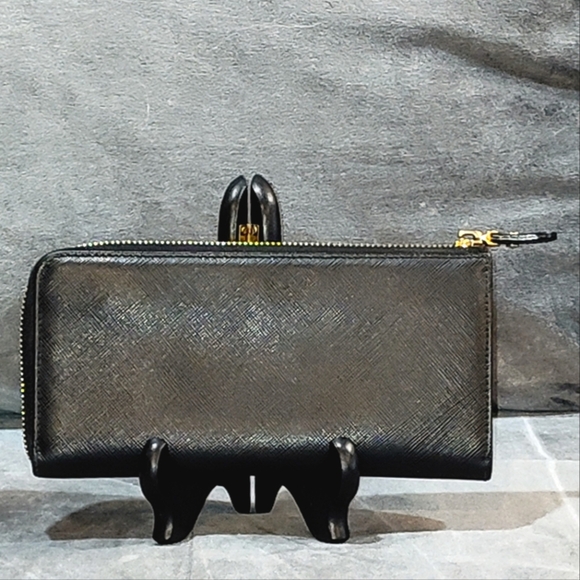 SALVATORE FERRAGAMO GANCIO BLACK SAFFIANO LEATHER ZIP AROUND LONG WALLET EUC - Picture 6 of 17